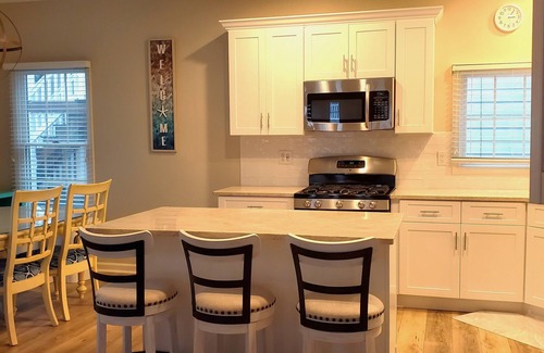 North End Casa | A pasos de la playa, conveniencia para familias, ¡duermen 10 cerca de todo!