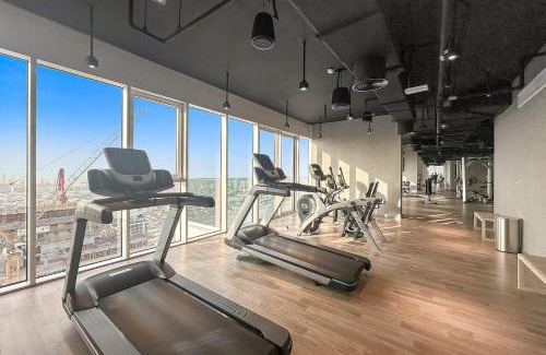 Bur Dubai Apartamento | Steps from the Metro & Sheikh Zayed Road, close to World Trade Center, with amazing Dubai Frame views!