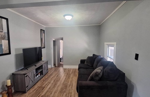 Oswego Apartamento | Steps from the Park!