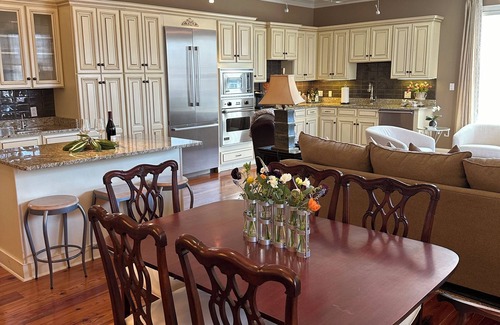 Oxford Condominio | Steps from the Square