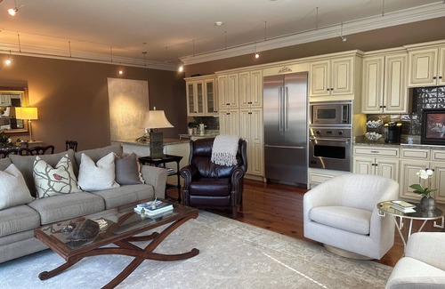 Oxford Condominio | Steps from the Square