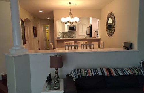 Huntington Beach Condominio | HUNTINGTON BEACH OCEANFRONT CONDO PASOS DE LA PLAYA