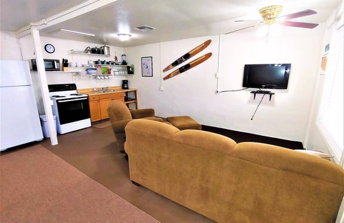 Buchanan Dam Casa | Steps from the Water, Gated, Washers, Canoe, Shaded/ Lighted Concrete Pier