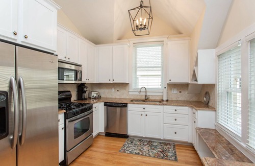 Saratoga Springs Condominio | Steps from track and downtown AVAILABLE BELMONT WEEK!