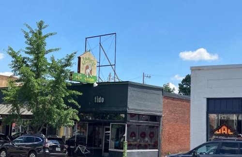 Hillsboro West End Apartamento | Steps from Vandy, live music-Downtown 9 mins away!