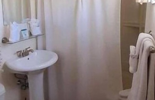 Wells Beach Condominio | Steps from Wells Beach, Bellevue by the Sea is perfect for your Maine vacation