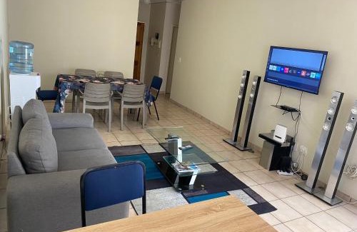 Windhoek West Apartamento | Steps from Windhoek's Must-Sees