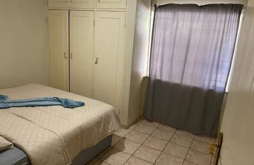 Windhoek West Apartamento | Steps from Windhoek's Must-Sees