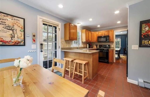 Newport Casa | Steps off Thames St | Center of Town 3BR/2BA