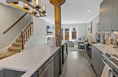 Virginia Square Casa | Steps to All Attractions