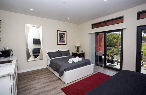 Bankers Hill Hotel | Steps to Balboa Park- Brand New Apt - Cozy Studio