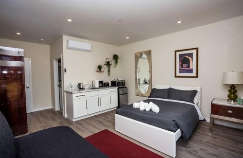 Bankers Hill Hotel | Steps to Balboa Park- Brand New Apt - Cozy Studio