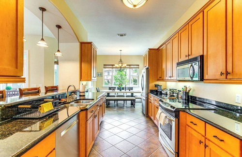 Navarre Casa | Steps to Bay: Tranquil Navarre Retreat w/ Balcony