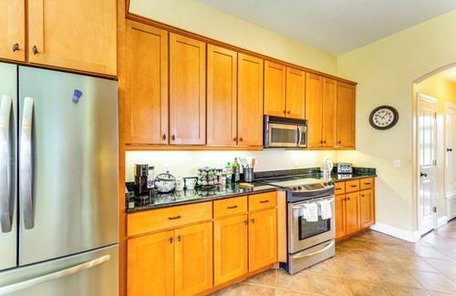 Navarre Casa | Steps to Bay: Tranquil Navarre Retreat w/ Balcony