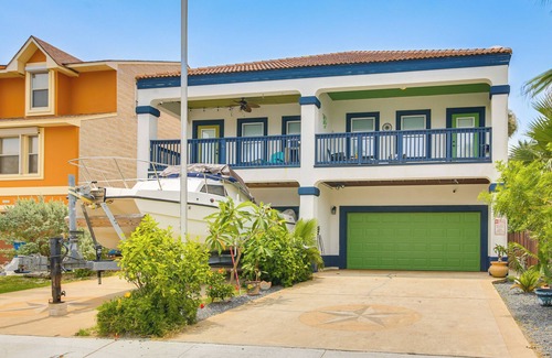 South Padre Island Apartamento | Steps to Beach: Oceanside Townhome w/ Heated Pool