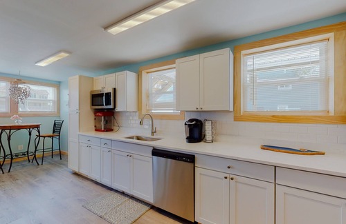 Nags Head Casa | Steps to Beach 4BR Soundview | Pool | Hot Tub