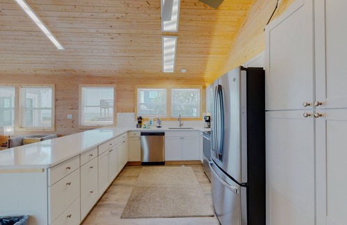 Nags Head Casa | Steps to Beach 4BR Soundview | Pool | Hot Tub