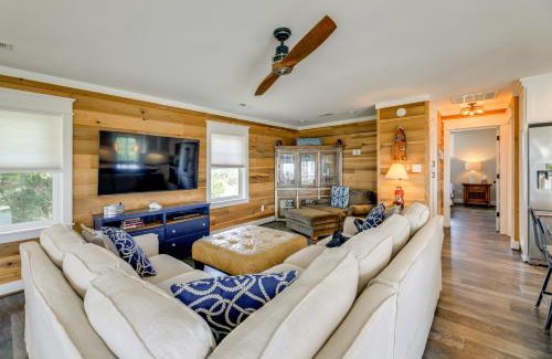 Emerald Isle Casa | Steps to Beach Bright Emerald Isle Retreat