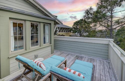 Beach District Apartamento | Steps to Beach Club, Multi-Level WaterColor Condo, Slps 4, Perfect Location! condo