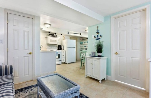 Salisbury Beach Apartamento | Steps to Beach | Cozy 1BR | A/C + Parking