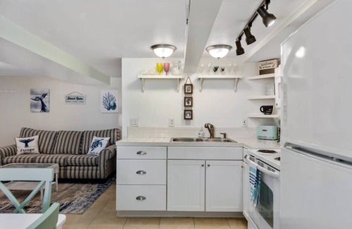 Salisbury Beach Apartamento | Steps to Beach | Cozy 1BR | A/C + Parking