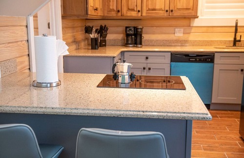 Madeira Beach Cabina | Steps to Beach, Heated Pool, Studio