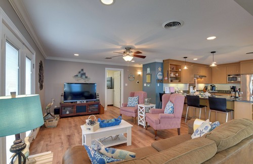 Pirates Beach Casa | Acogedor Galveston Home w / Deck - Camina a la playa!