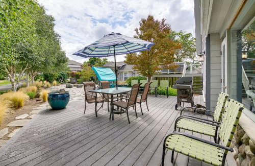 Oak Harbor Casa | Steps to Beach Home with Hot Tub in Oak Harbor!