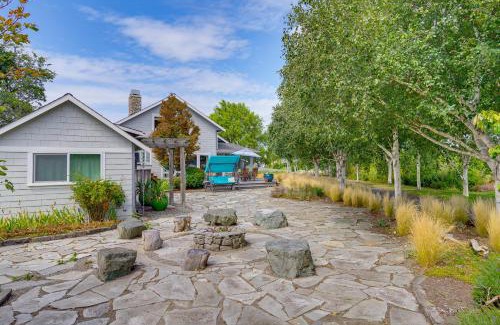 Oak Harbor Casa | Steps to Beach Home with Hot Tub in Oak Harbor!