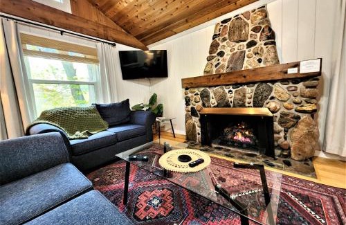 Traverse City Chalet De Esquí | Steps to Beach-Hot Tub-Fireplace-Northern Original