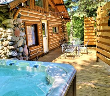 Traverse City Chalet De Esquí | Steps to Beach-Hot Tub-Fireplace-Northern Original