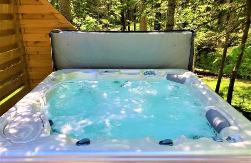 Traverse City Chalet De Esquí | Steps to Beach-Hot Tub-Fireplace-Northern Original