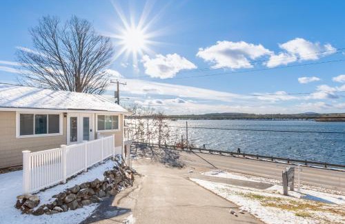 Laconia Apartamento | Steps to Beach Lake-View Laconia Getaway!