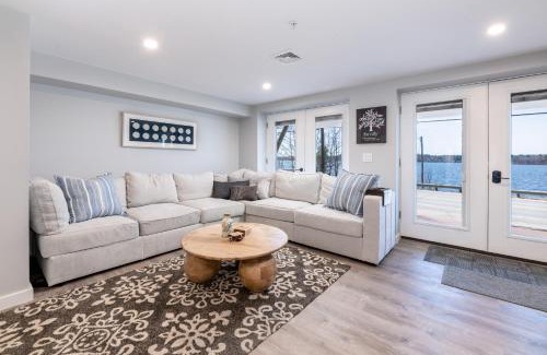 Laconia Apartamento | Steps to Beach Lake-View Laconia Getaway!