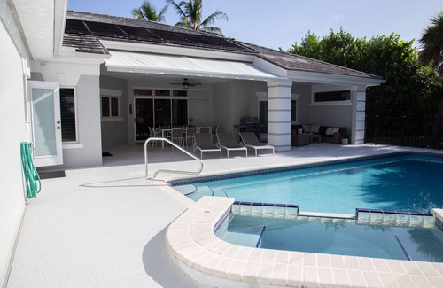 South Beach Villa | Diseño contemporáneo de 4 dormitorios junto a la playa Villa-Steps a playa privada