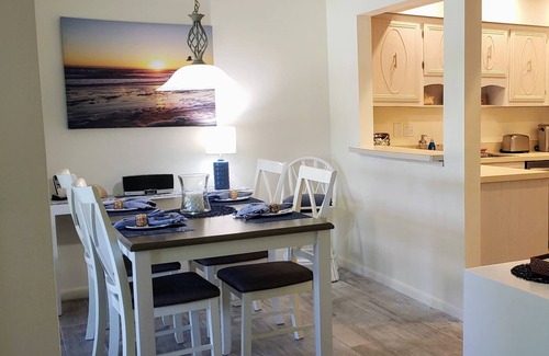St. Augustine Beach Villa | Estilo de playa! A pasos de la playa!Piscinas, Tenis, Villa 2BR / 2BA, Limpio, WIFI, Comentarios