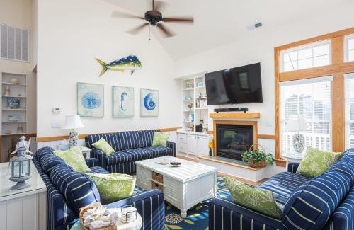 Whalehead Beach Casa | Steps to Beach Private Pool Spa & Spacious Yard