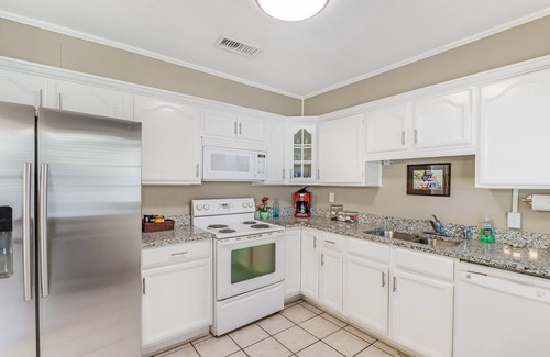 Biloxi Casa | Steps to Beach & Short drive to Casinos, Coliseum and all Biloxi entertainment