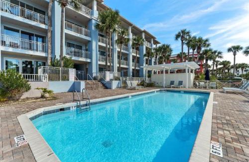 Gulf Place Casa | Steps to Beach w View Pool Tennis Luxe Top-Floor Sea La Vie by AvantStay