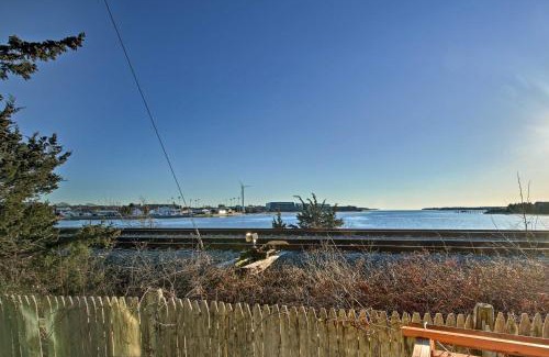 Buzzards Bay Casa | Steps to Cape Cod Canal Buzzards Bay Home