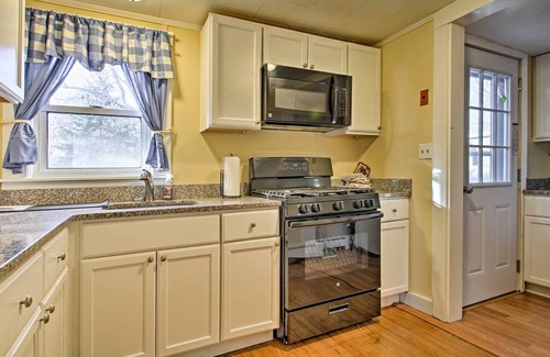Buzzards Bay Casa | ����Dunrovin Family Retreat’ Buzzards Bay Home w / View