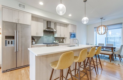 City Park West Casa | Steps to City Park: Townhome w/ Rooftop Deck!