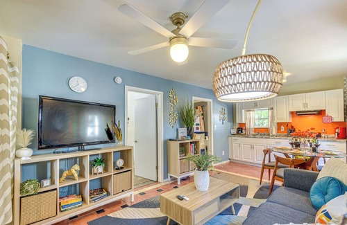 DeLand Condominio | Steps to Downtown: DeLand Condo w/Porch & Yard