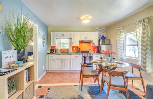 DeLand Condominio | Steps to Downtown: DeLand Condo w/Porch & Yard