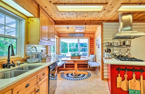 Murphys Cabaña | Steps to Dtwn Murphys: Cottage w/ Furnished Porch