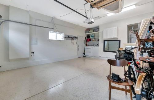 Newport Center Casa | Steps to Lido Village and the Marina Heart of Lido Island WITH PARKING