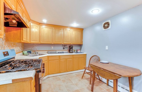 West Side Apartamento | Steps to Lincoln Park: Spacious Apt in Jersey City