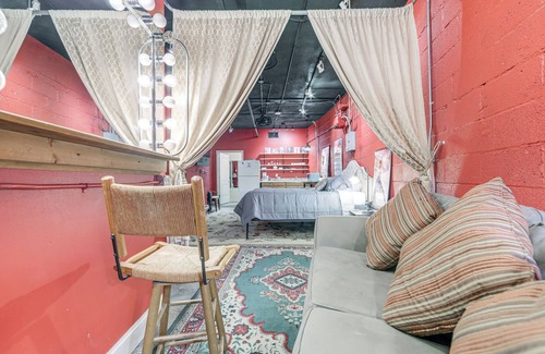 Waynesville Apartamento | Steps to Main St: Theater Studio in Waynesville!