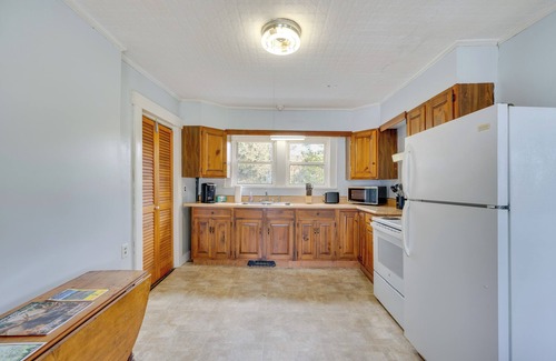 Colebrook Apartamento | Steps to Main Street: Cozy North Country Retreat
