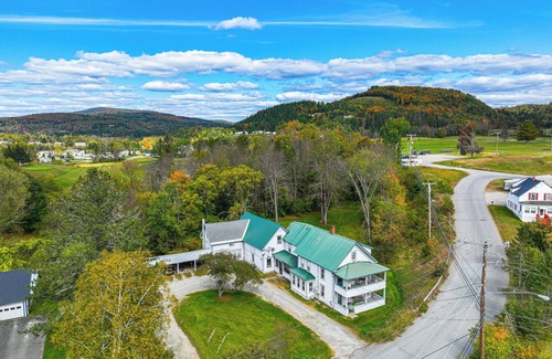 Colebrook Apartamento | Steps to Main Street: Cozy North Country Retreat